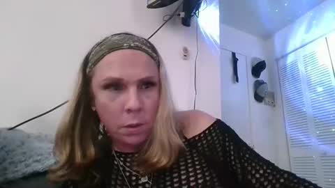 Summer  Cumins online show from December 15, 6:20 am