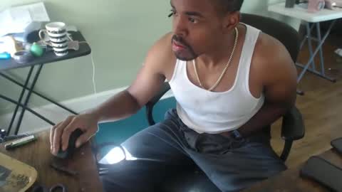 Snapshot of btd313 chatting on October 9, 2:33 pm btd313 online show from October 9, 2:33 pm