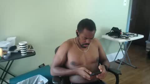 Snapshot of btd313 chatting on October 28, 1:56 pm btd313 online show from October 28, 1:56 pm