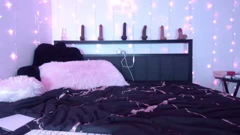 Queen Lola XXX online show from July 11, 5:45 am