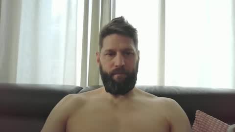 bubblebee1982 online show from February 28, 9:25 am