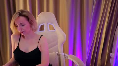 bubbling_crush online show from March 11, 4:51 am