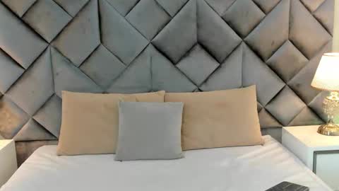 Buda y Cataleya online show from November 15, 9:05 pm