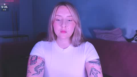 Snapshot of burn_lissa chatting on October 16, 7:35 pm Lissa online show from October 16, 7:35 pm