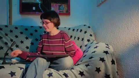 Lara online show from October 16, 6:07 pm