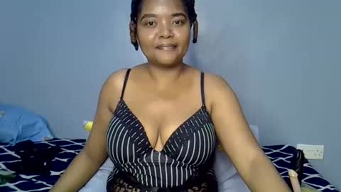 busty kenzi online show from July 18, 7:49 pm