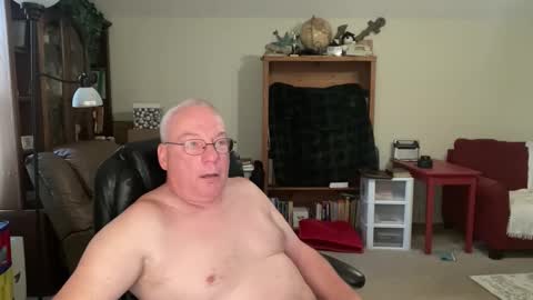 bustyballs100 online show from October 28, 3:24 pm