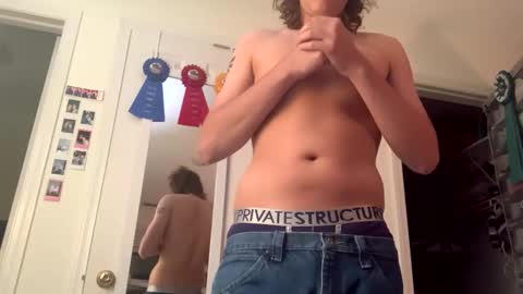 Snapshot of buttcheek18 chatting on October 18, 3:00 am John online show from October 18, 3:00 am