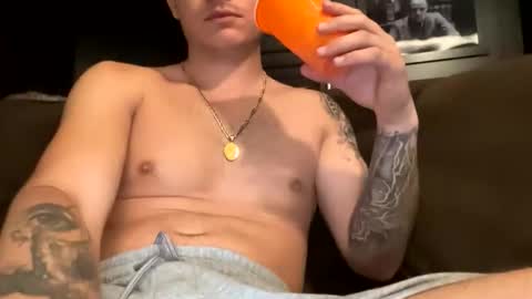 bvlick_ online show from May 18, 2:54 am