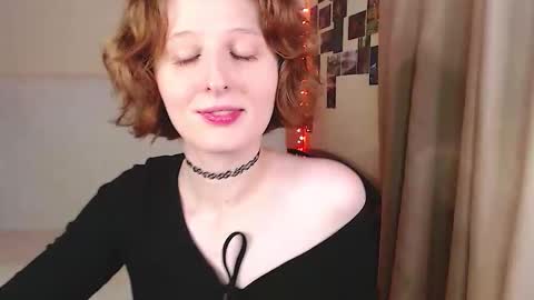 Snapshot of c0ralynx chatting on October 22, 11:45 am C0ralynx online show from October 22, 11:45 am