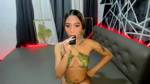 C A I T L Y N online show from February 26, 8:07 am