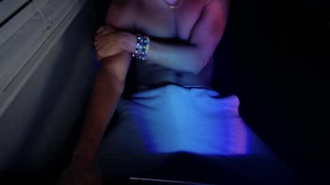 caliwine1306 online show from April 7, 3:41 am