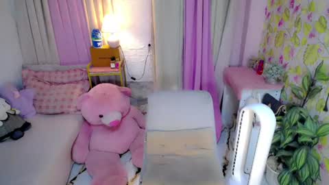 Mia online show from July 12, 8:06 am