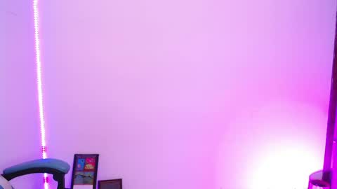 callmebluee online show from April 11, 2:05 am