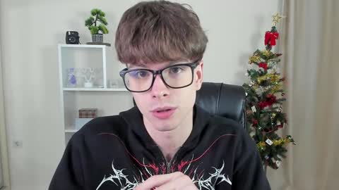 Snapshot of calvin_loves_you chatting on December 8, 7:11 pm Hey I am Calvin  online show from December 8, 7:11 pm