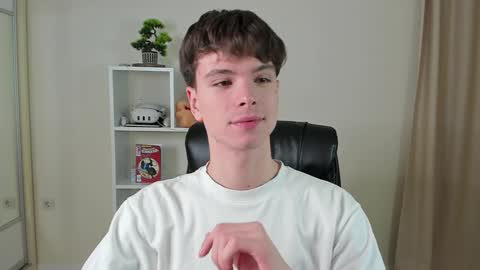 Snapshot of calvin_loves_you chatting on February 8, 7:05 pm Hey I am Calvin  online show from February 8, 7:05 pm
