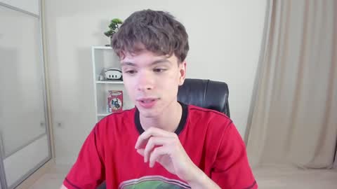 Snapshot of calvin_loves_you chatting on February 1, 7:13 pm Hey I am Calvin  online show from February 1, 7:13 pm