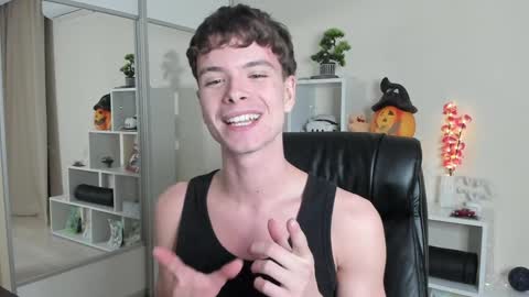 Snapshot of calvin_loves_you chatting on February 2, 7:04 pm Hey I am Calvin  online show from February 2, 7:04 pm