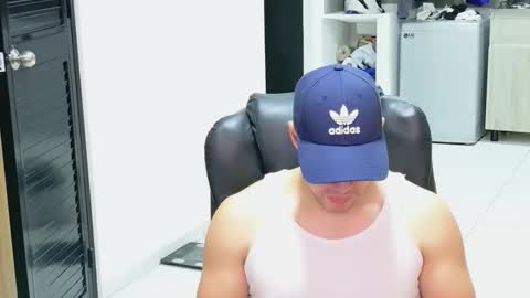 camara110 online show from May 18, 2:21 am