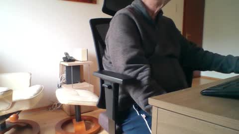 camcologne online show from February 3, 9:57 am