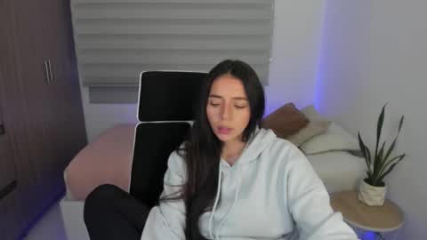  C A M I  online show from March 11, 9:29 pm