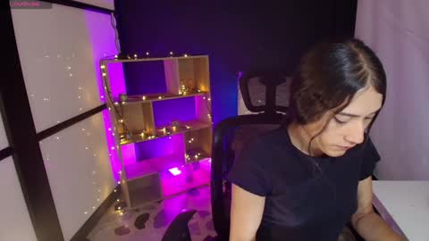 Snapshot of camila_harperr chatting on January 7, 4:18 am C A M I L A online show from January 7, 4:18 am