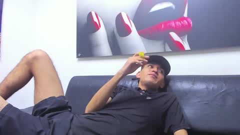 camilo_adams2005 online show from March 15, 4:43 pm