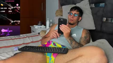   INDEPENDENT MODEL online show from September 18, 5:33 am