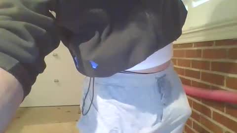 Snapshot of cammyman6900 chatting on October 27, 1:33 pm cammyman6900 online show from October 27, 1:33 pm