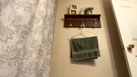 james online show from April 15, 7:58 pm