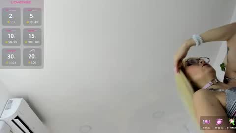 Snapshot of candiegilson__ chatting on March 5, 12:11 pm Candie  online show from March 5, 12:11 pm