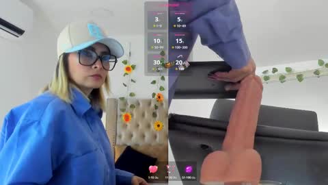 Snapshot of candiegilson__ chatting on September 24, 12:01 pm Candie  online show from September 24, 12:01 pm