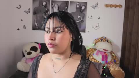 Im ChloeJoin The Fan Club online show from January 12, 11:39 am