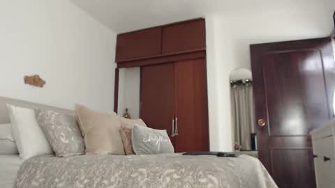 sara ivonne online show from April 14, 8:56 pm