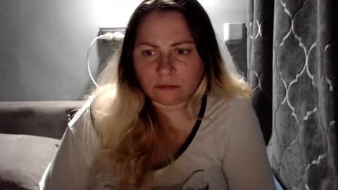 Laura online show from May 25, 7:42 pm