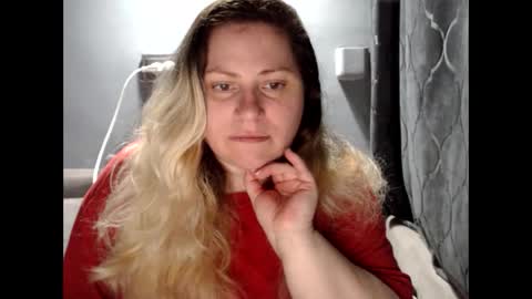 Laura online show from May 30, 9:24 pm