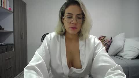 Candy Dowson online show from May 7, 8:59 pm