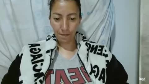 Snapshot of candymilfff chatting on October 16, 3:39 am candymilfff online show from October 16, 3:39 am