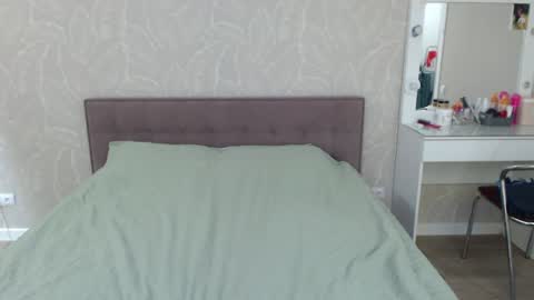 candymini online show from December 5, 7:43 am