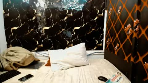caramelminxx_ online show from July 3, 8:19 am