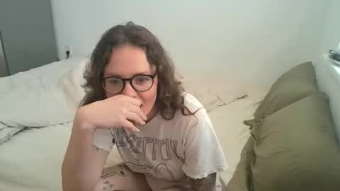 caraviolet online show from May 20, 6:03 pm