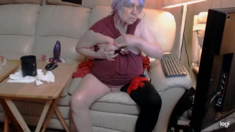 Carissass Stardust online show from July 24, 10:45 am