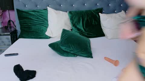 carlareys online show from April 4, 5:25 am