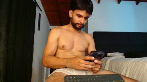 Snapshot of carlbadams96 chatting on February 3, 11:26 pm sebasfit online show from February 3, 11:26 pm