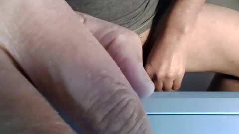 carlos770193 online show from May 7, 12:12 pm