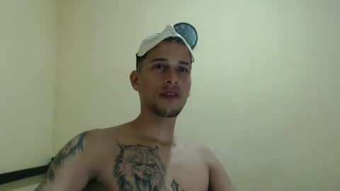 carlossmi01 online show from February 18, 8:47 pm