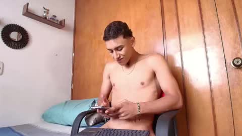 Snapshot of carloz_perez chatting on October 29, 2:41 pm carloz_perez online show from October 29, 2:41 pm