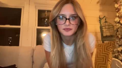 Carly Bora online show from November 6, 12:02 am