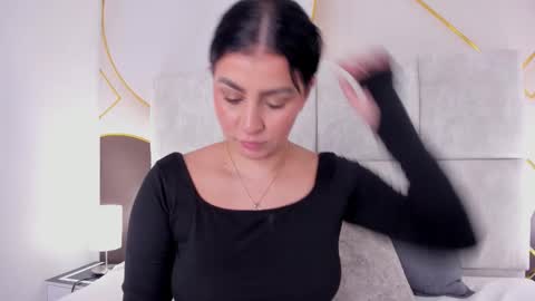 caro_giraldo_ online show from February 20, 7:38 pm