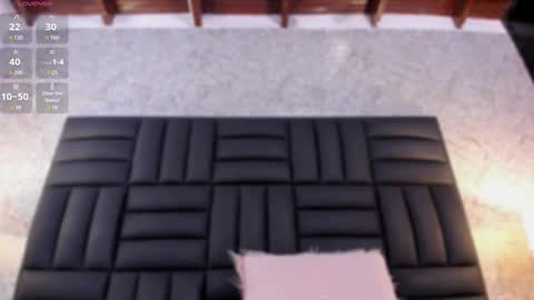 Snapshot of caro_martinezz chatting on February 20, 7:23 am    online show from February 20, 7:23 am